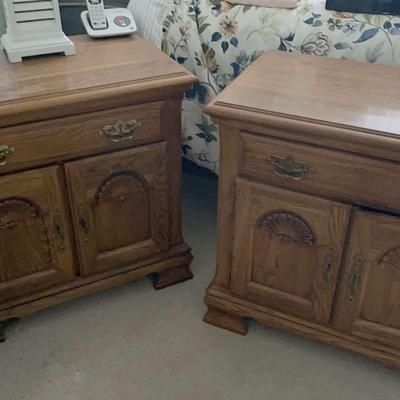 Matchting Pair of Broyhill Wooden Nightstands W/ Shell Motifs