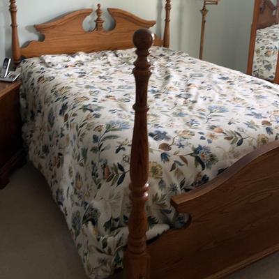 Broyhill Wooden 4-Poster Bedframe