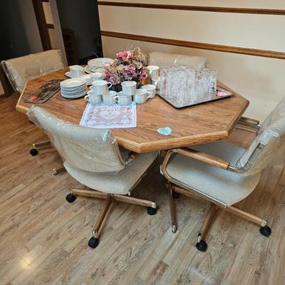 Kitchen Table with 4 Chairs