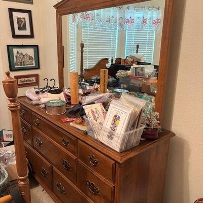 full sized maple queen bedroom set, 4 poster includes mattress set excellent condition