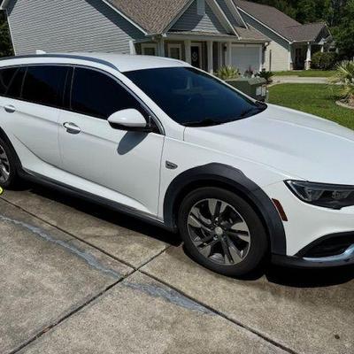 2018 Buick Regal Touring Wagon, clean title.  73K miles