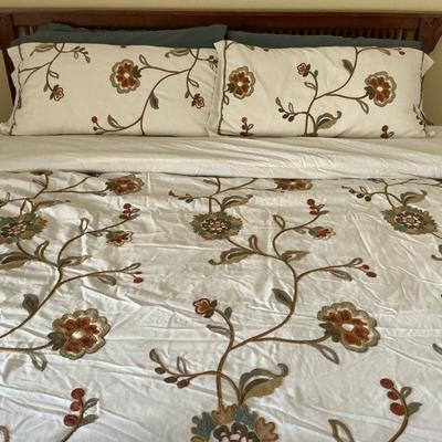 Ivory Embroidery King Comforter Set- Floral