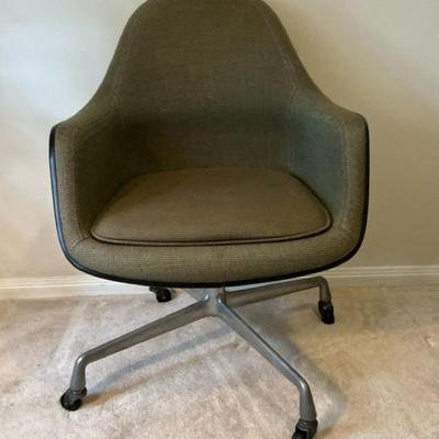 Vintage Bucket Fiberglass Chair 