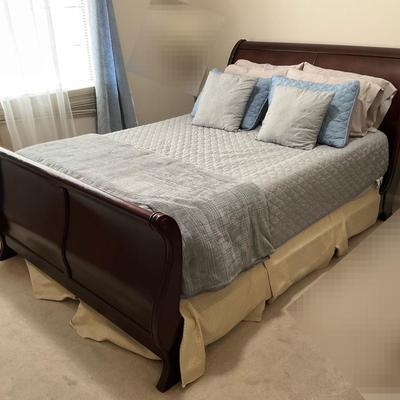 Queen Sleigh Bed With Mattress