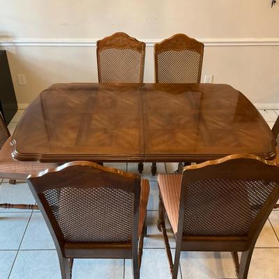Universal Furniture Limited Dining Table & Chairs