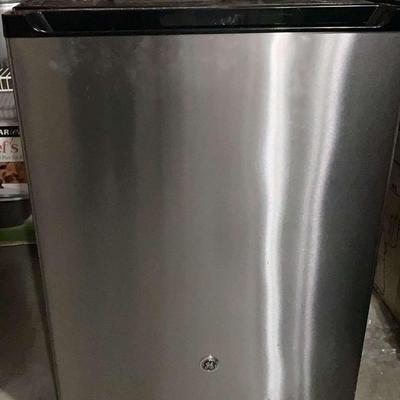 General Electric Mini-Refrigerator 