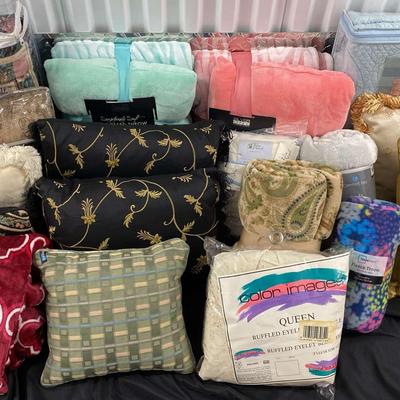 New Bedding In Packages & Decorative Pillows