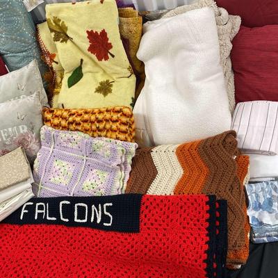 Afghans, Blanket, & Decorative Pillows