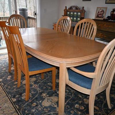 Bernhardt dining table