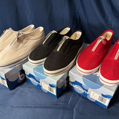 Balloons Canvas Oxfords In White, Black & Red Women's Size 9