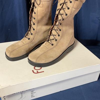 Footprints By Birkenstock Loreto Suede Boot In Taupe Women's Size 41/Ladies 10