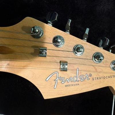 Sale Photo Thumbnail #12: Fender Stratocaster