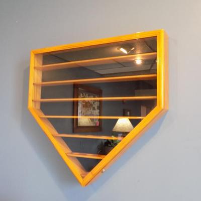 Golf ball display cabinet