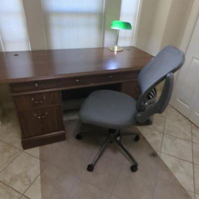 Dark Oak Veneer Desk w/ Gray Office Chair, Floor Mat & Lamp