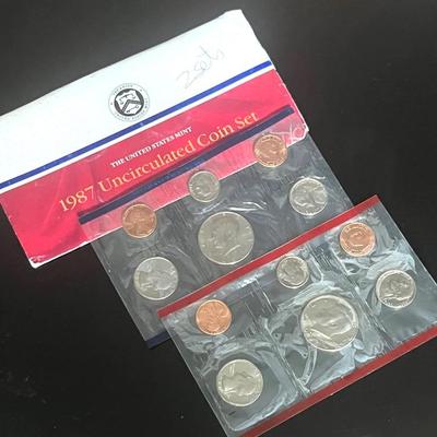 1987 U.S. Uncirculated Mint Coin Set with Both D & P Mints