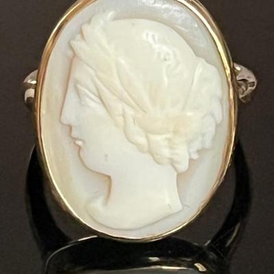 14K Yellow Gold White Shell Cameo Ring