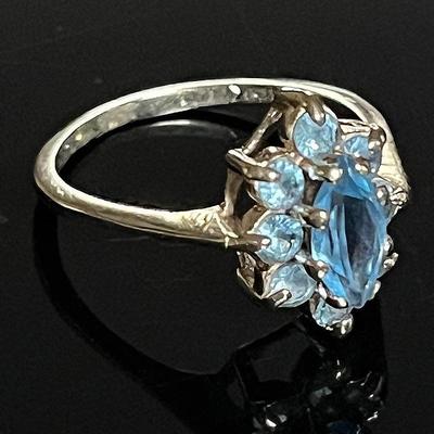 10K Yellow Gold 9 Blue Topaz Ring