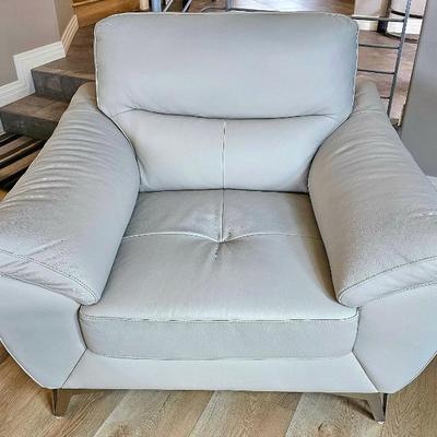 ABBYSON Cadence Top Grain Leather Sofa, Loveseat & Easy Chair Living Room Group.