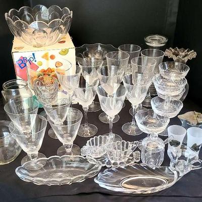 Clear Glassware And Tableware Featuring Waterford 