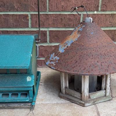 3 Bird feeders 
