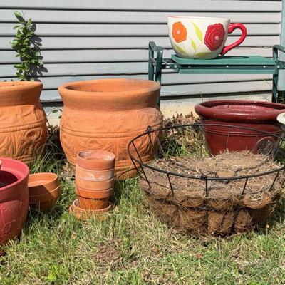 Assortment of outdoor pots & Gardening bench 