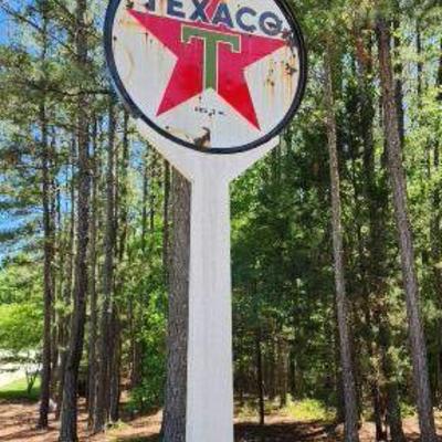 Outdoor Giant Vintage Texaco Advertising Sign (Includes the steel beam pole and lights up)