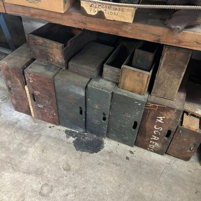 Ole wood boxes and crates