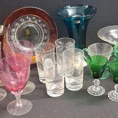 Glassware Featuring Three Uranium Pieces