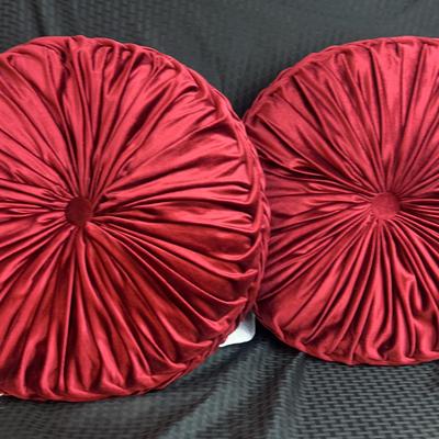 Round Pleated Pillows