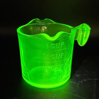U.S. Glass 2-Spout Slick Handle Green Depression Glass Measuring Cup