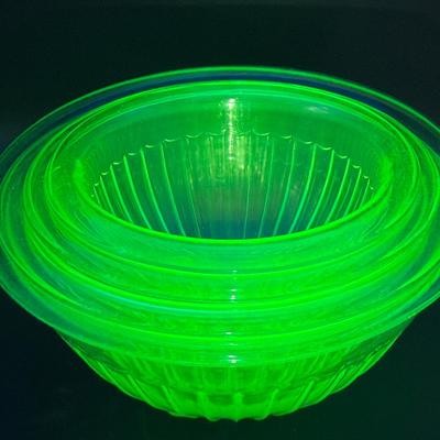 (3) Hocking Uranium Glass Mixing Bowl Set – Ribbed Vertical Panel Design