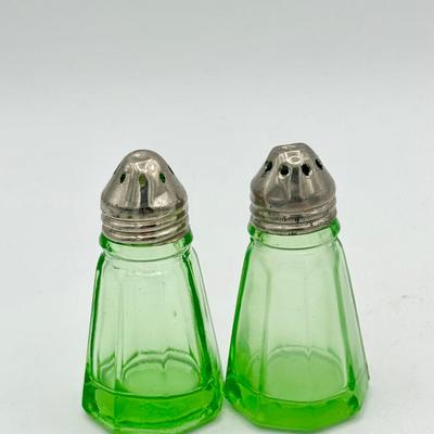 Hazel Atlas Green Depression Glass Salt & Pepper Shakers 