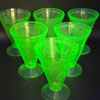 (6) Belmont Tumbler Footed Tumblers
Rose Cameo Green