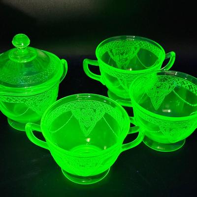 (5) Federal Glass “Patrician” Uranium Glass Cream Soup Set – Bowls & Covered Sugar