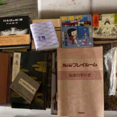 AWT347 Japanese Books And Gun Magazines