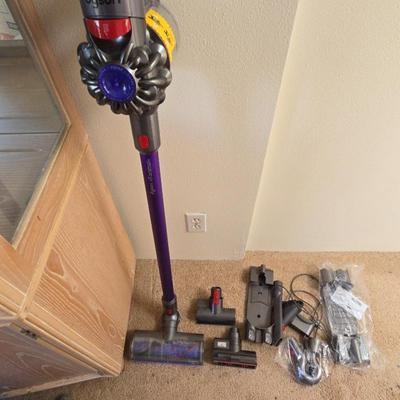 AWT044 Dyson v8 Animal Cordless Vacuum