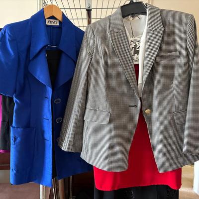 AWT106 Ladies Clothing  Lot