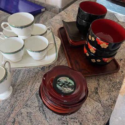 AWT283 Wedgwood Bone China Tea Cups And Japanese Lacquer Wear 