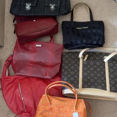 AWT013 Another Amazing Lot Of Women’s Handbags