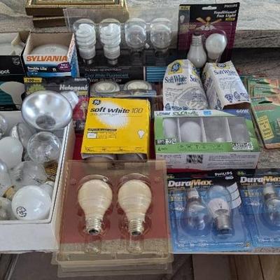 AWT314 - Miscellaneous light bulb collection