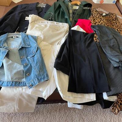 AWT250 - Assortment Of Women’s Clothing For Any Season! (Sz Small)