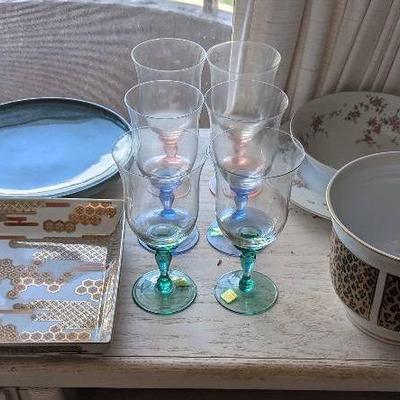 AWT325 - Assortment of Dinnerware 