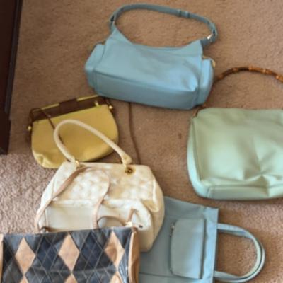 AWT010  Amazing Lot Of Ladies Handbags 