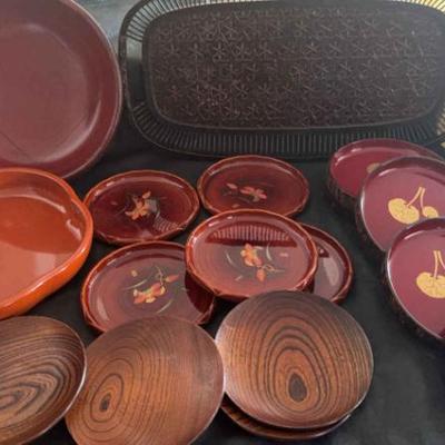 AWT300 Lacquer Ware And Slippers