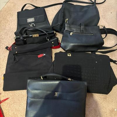 AWT002 Lot Of Handbags