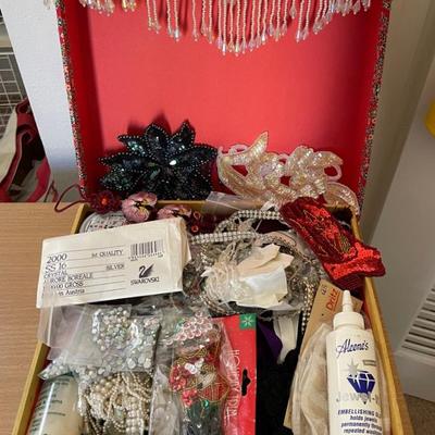 AWT060 - A Treasure Trove!  Swarovski Loose Crystals & More
