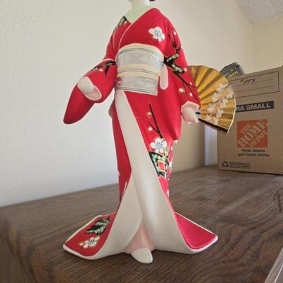 AWT165 Traditional Japanese Hataka Clay Doll & Japanese Folding Fans