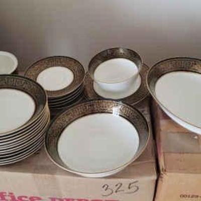 AWT340- Mikasa Bone China Dinner Set