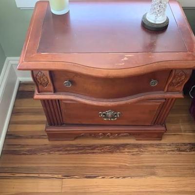 2 nightstands
