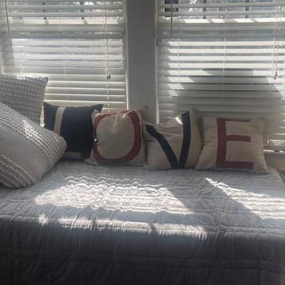 Adjustable base tempurpedic bed  XL Single